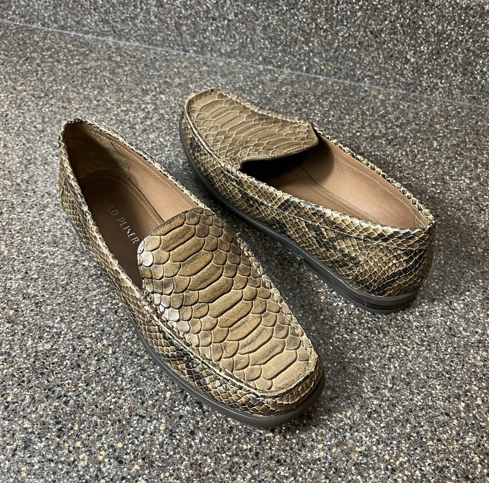 Donald Pliner Womens Sz 8.5M Brown Leather Flats Comfort Casual Snake Skin Print